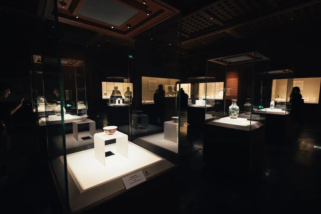 石英钟与机械钟走时精度对比及家用选购要点解析